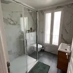La Desiree, De La Tres Lumineux, Entierement Renovee, 3 Pieces, Climatise, Parking Prive Dans 120m2 De Jardin, Proche ! Gæstehus Antibes