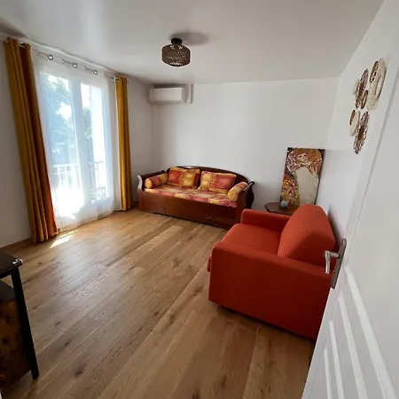 La Desiree, De La Tres Lumineux, Entierement Renovee, 3 Pieces, Climatise, Parking Prive Dans 120m2 De Jardin, Proche ! Konukevi