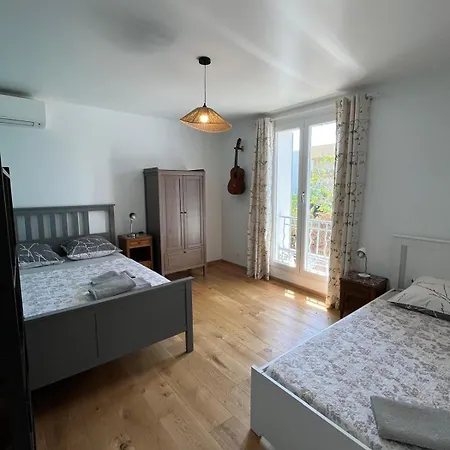 La Desiree, De La Tres Lumineux, Entierement Renovee, 3 Pieces, Climatise, Parking Prive Dans 120m2 De Jardin, Proche ! 3* Antibes