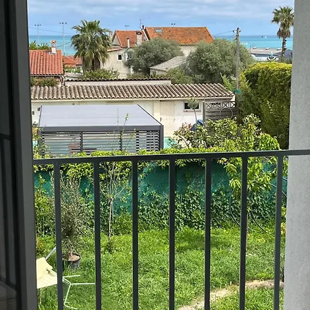 La Desiree, De La Tres Lumineux, Entierement Renovee, 3 Pieces, Climatise, Parking Prive Dans 120m2 De Jardin, Proche ! 3*
