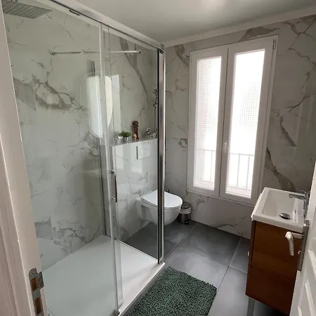 La Desiree, De La Tres Lumineux, Entierement Renovee, 3 Pieces, Climatise, Parking Prive Dans 120m2 De Jardin, Proche ! Konukevi Antibes