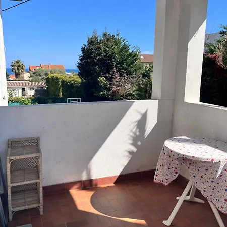 Gæstehus La Desiree, De La Tres Lumineux, Entierement Renovee, 3 Pieces, Climatise, Parking Prive Dans 120m2 De Jardin, Proche ! 3*