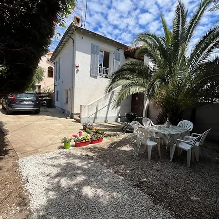 La Desiree, De La Tres Lumineux, Entierement Renovee, 3 Pieces, Climatise, Parking Prive Dans 120m2 De Jardin, Proche ! Konukevi 3*